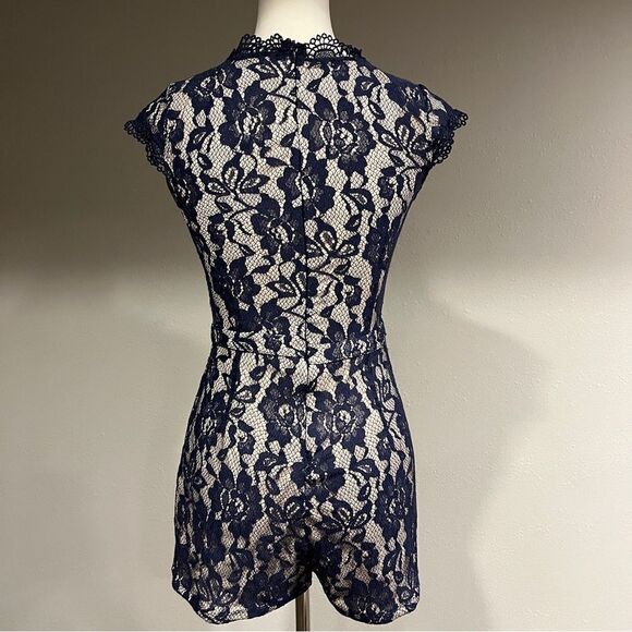 Sleeveless nude color short lace romper - Picture 8 of 15